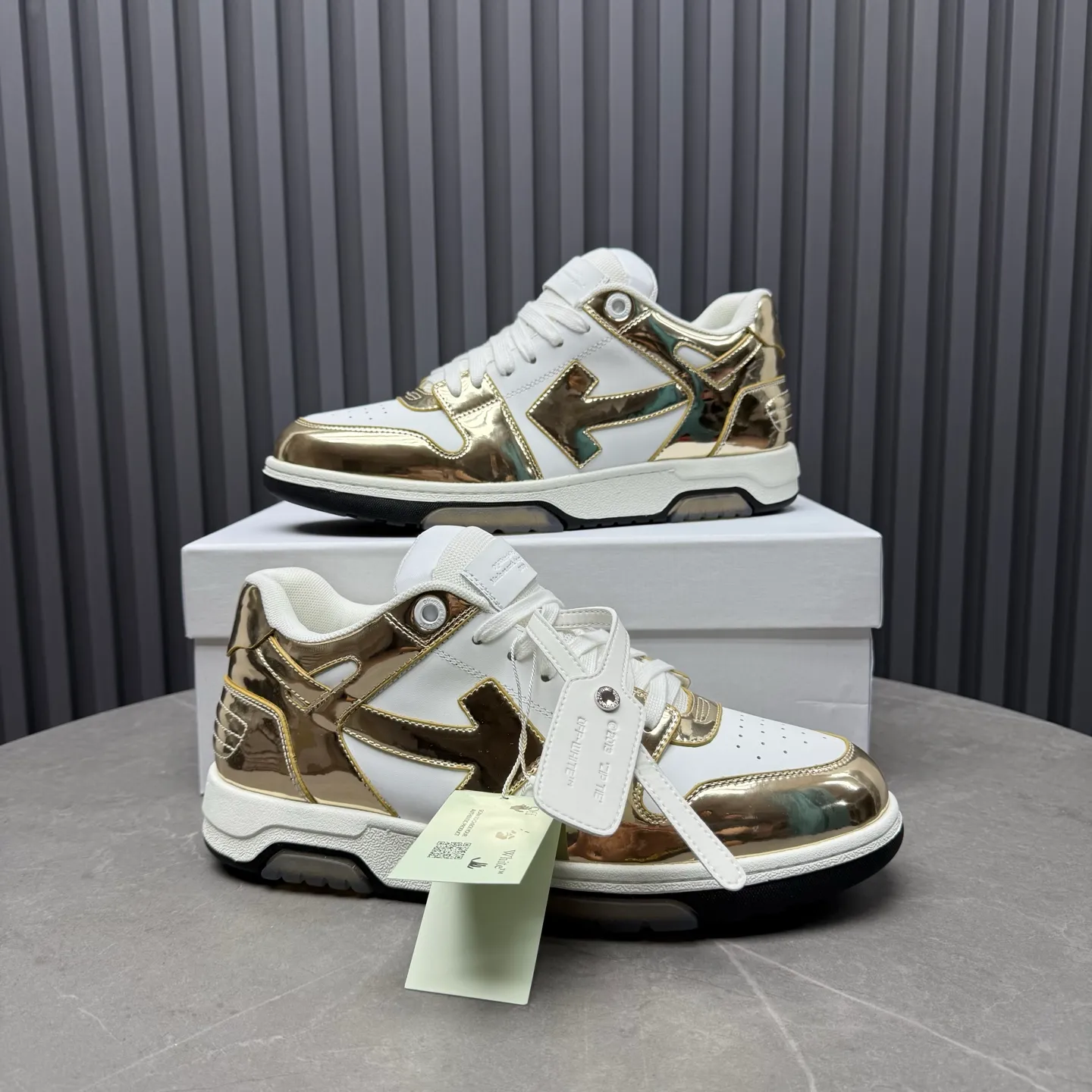 【off- white】P: 620💰Couple model👫, Size: 35-44 (Customized for men 38.45.46) High-quality version👊 "Out of office" series original molding, original lasting, production process 1:1 Original ➰OFF GRAY WHITE OW ➰ First-layer cowhide Imported skin-friendly and environmentally friendly polyester mesh Original molding high elastic and environmentally friendly molding pad Made with the original lasting process. The original molded rubber outsole (never yellows and deforms) has a super correct shape, bright color and strong three-dimensional effect👍. Packaging💯Full set of packaging synchronized with the official website (branded paper, certificate of quality, branded cloth bag)